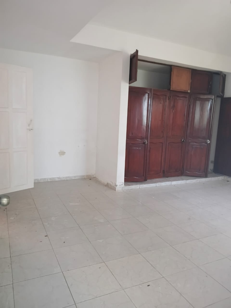 VENDO AMPLIA CASA DE 2 NIVELES EN MIRADOR DEL OESTE Foto 7296107-9.jpg