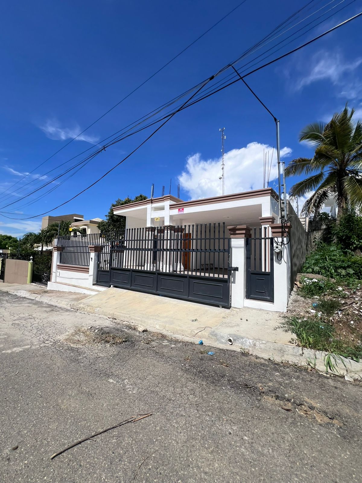 ???? VENTA DE CASA – PRÓXIMO A HIPER OLÉ JOAQUN BALAGUER Foto 7296112-3.jpg
