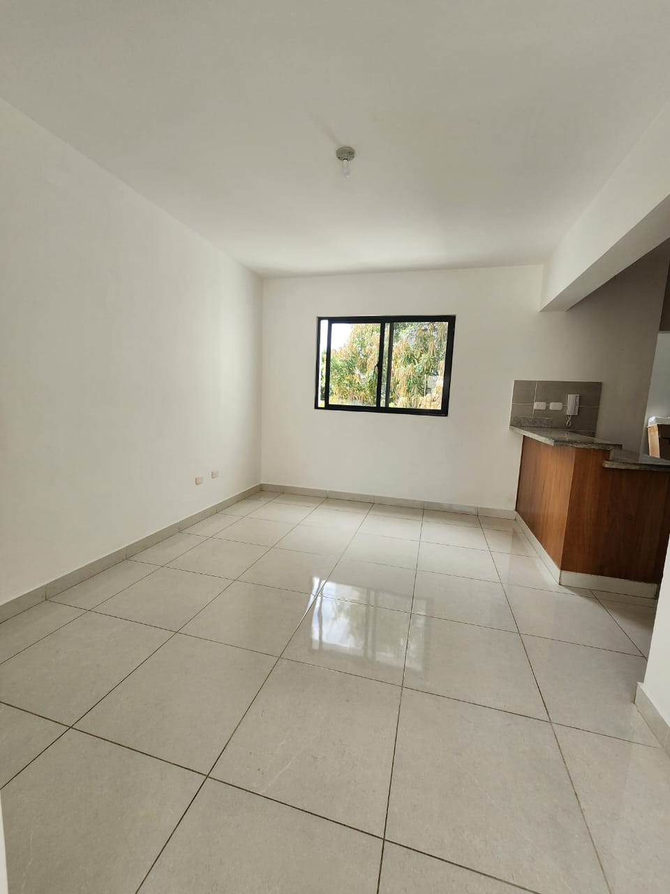 ???? ALQUILER – APARTAMENTO 3ER NIVEL PRÓXIMO A LA AUTOPISTA DUARTE S Foto 7296114-5.jpg