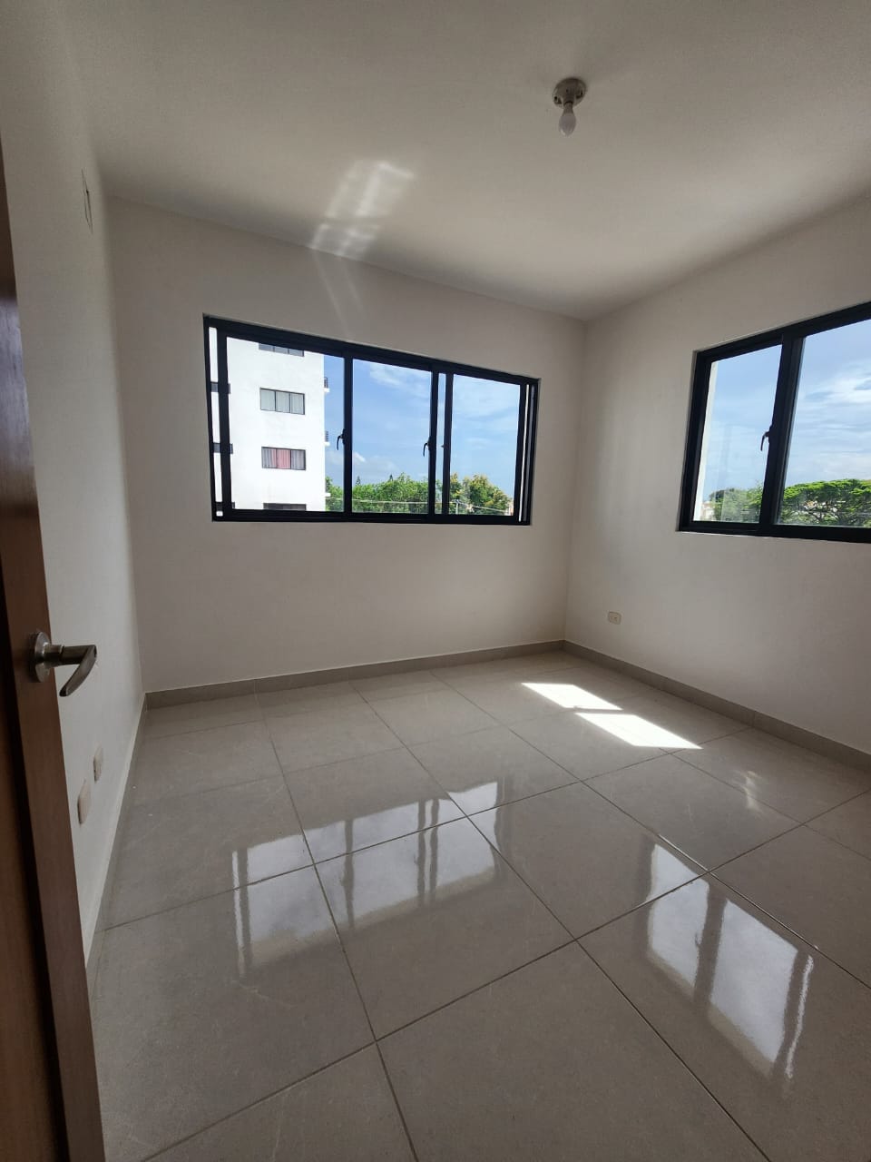 ???? ALQUILER – APARTAMENTO 3ER NIVEL PRÓXIMO A LA AUTOPISTA DUARTE S Foto 7296114-7.jpg