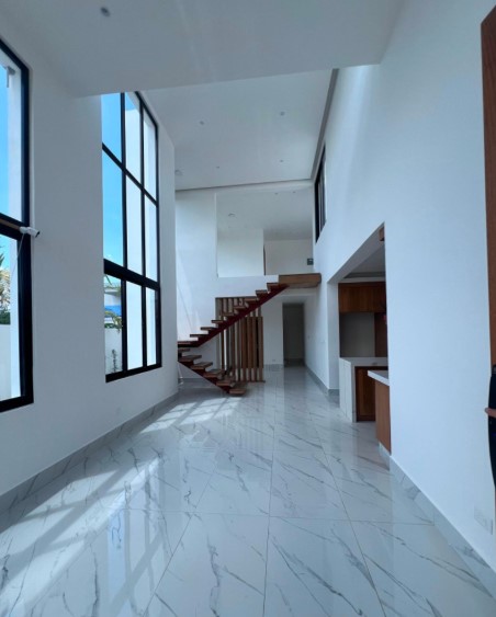 ???? VENTA DE CASA EN PROYECTO CERRADO – ESTILO MIAMI GURABO AL MEDIO Foto 7296419-4.jpg