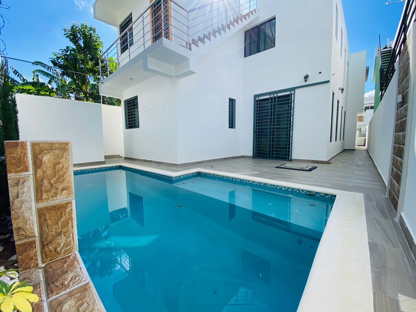 Casa con 3 Habitaciones y Piscina de Venta en Urb. Palmas del Valle! Foto 7296429-3.jpg