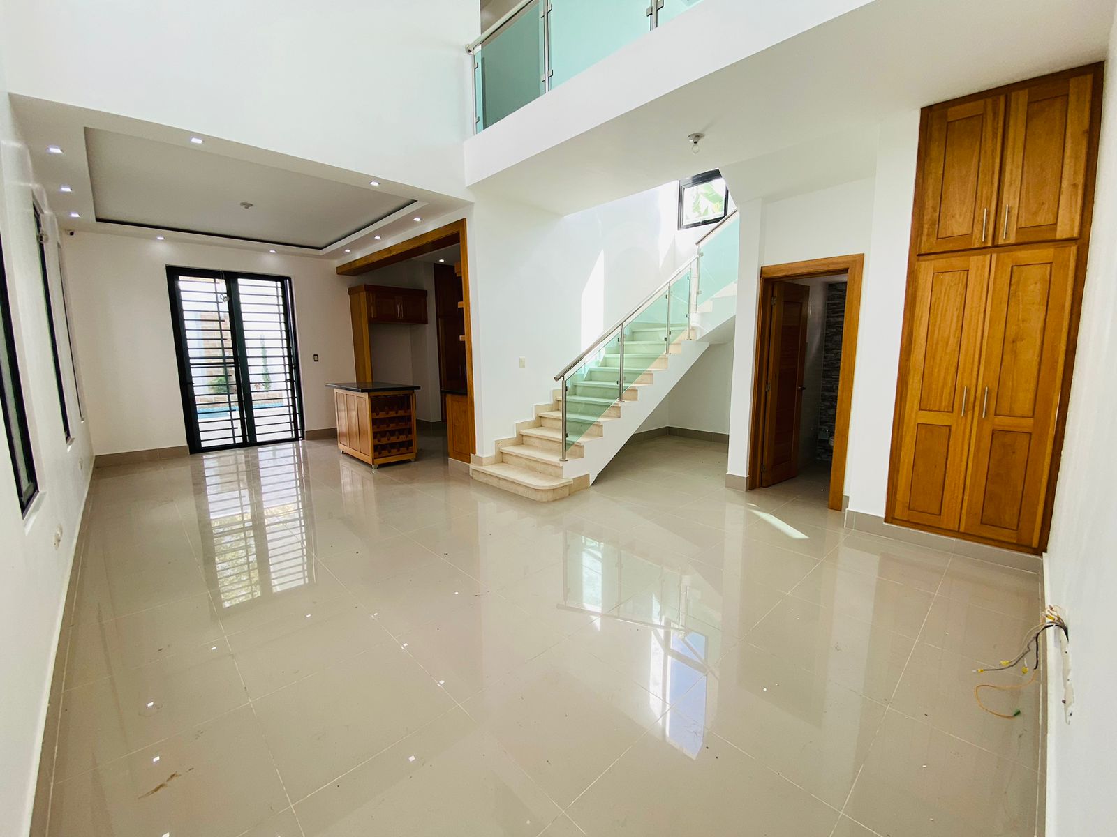 Casa con 3 Habitaciones y Piscina de Venta en Urb. Palmas del Valle! Foto 7296429-5.jpg
