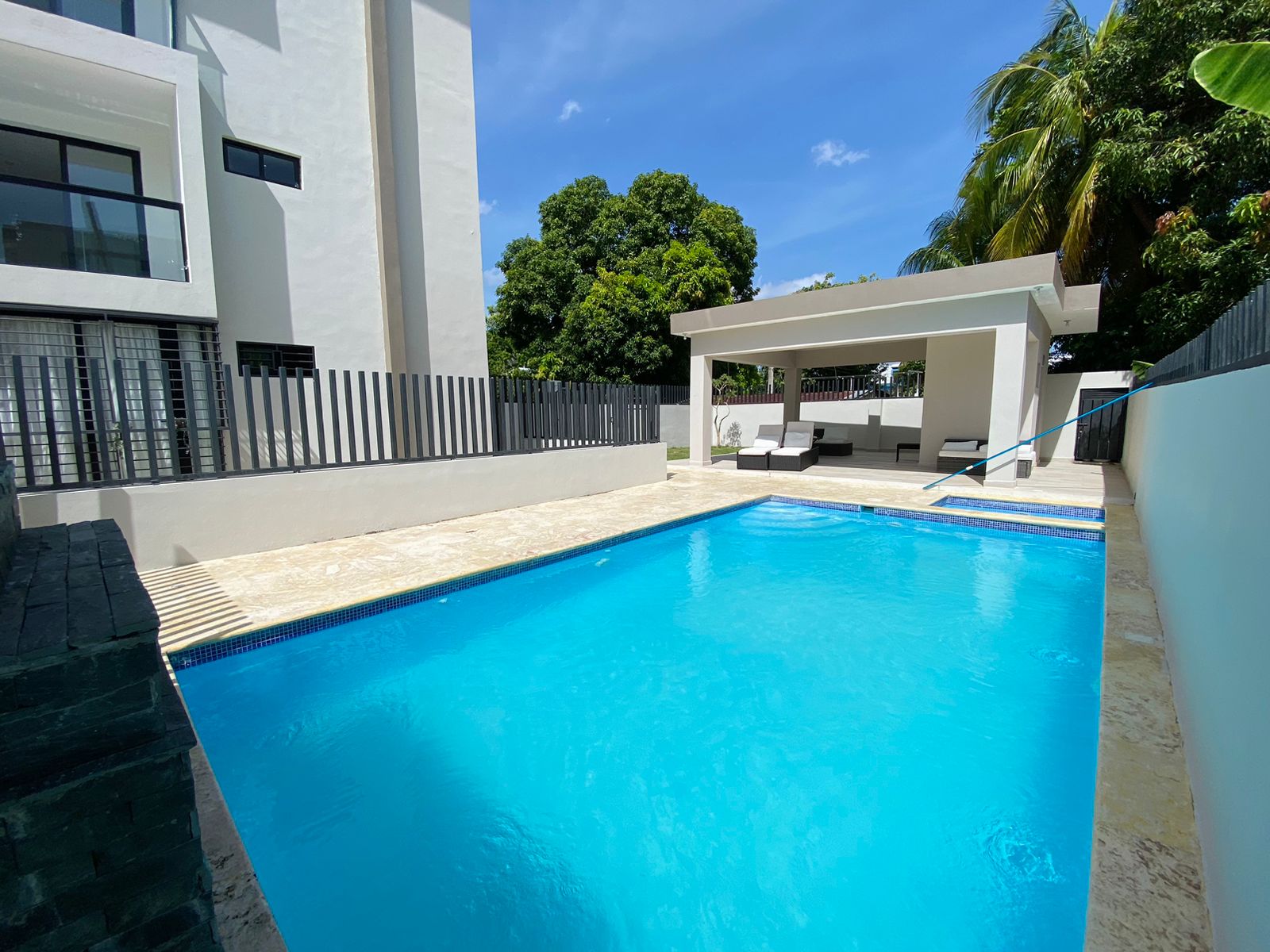 Apartamento de 3 Habitaciones Piscina y 2 Parqueos de Venta en Gurabo Foto 7296432-2.jpg