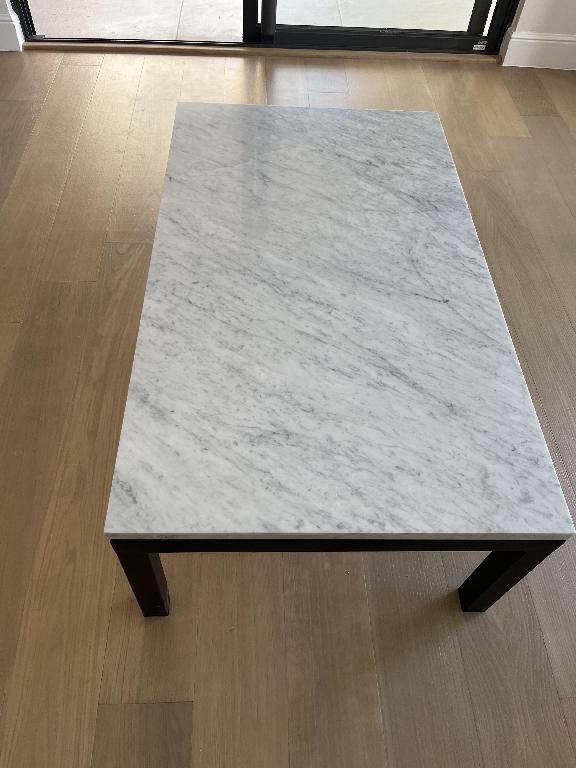 Hermoso centro de mesa de mármol con base metálica.  Foto 7296493-1.jpg