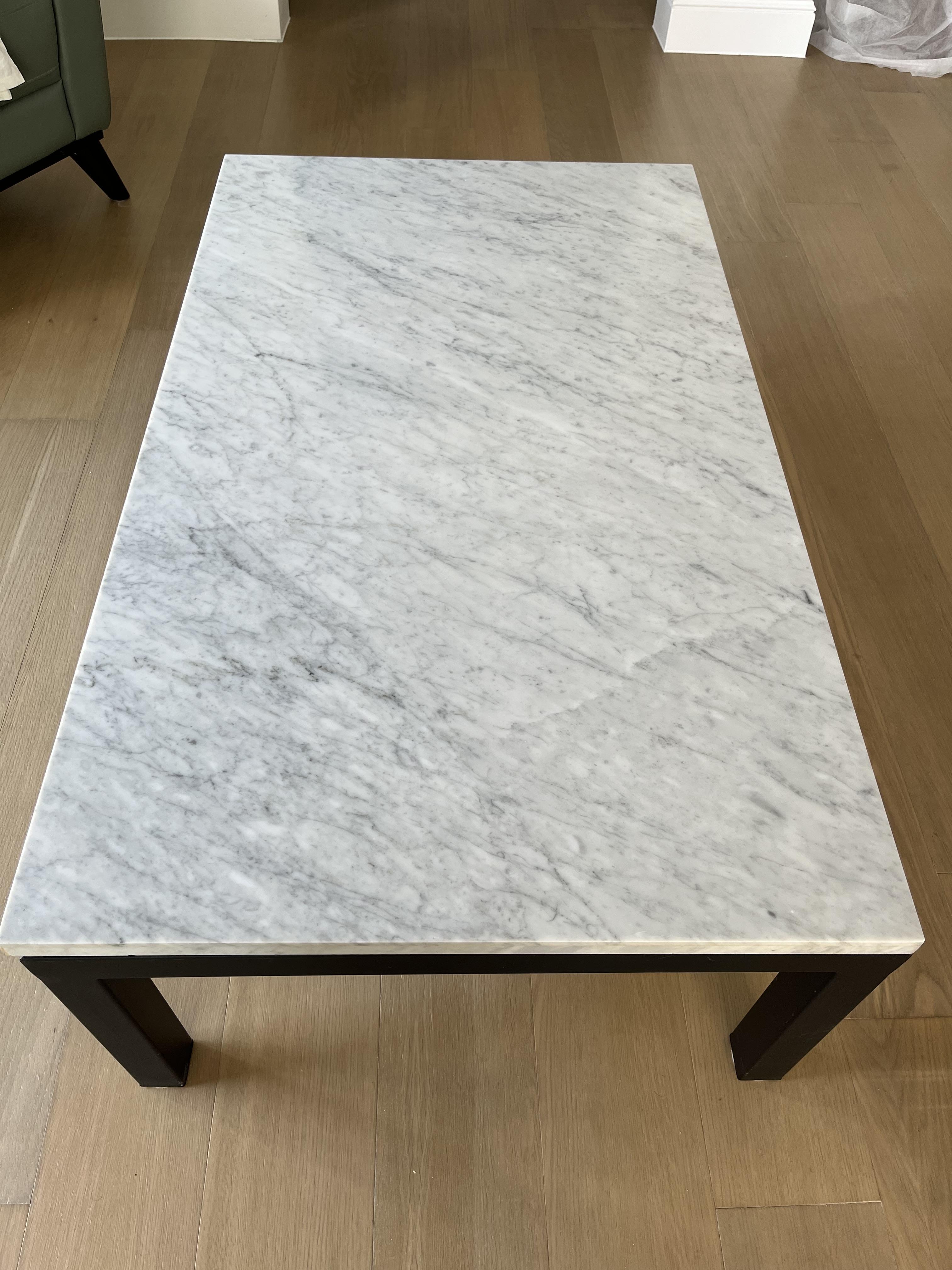 Hermoso centro de mesa de mármol con base metálica.  Foto 7296493-3.jpg