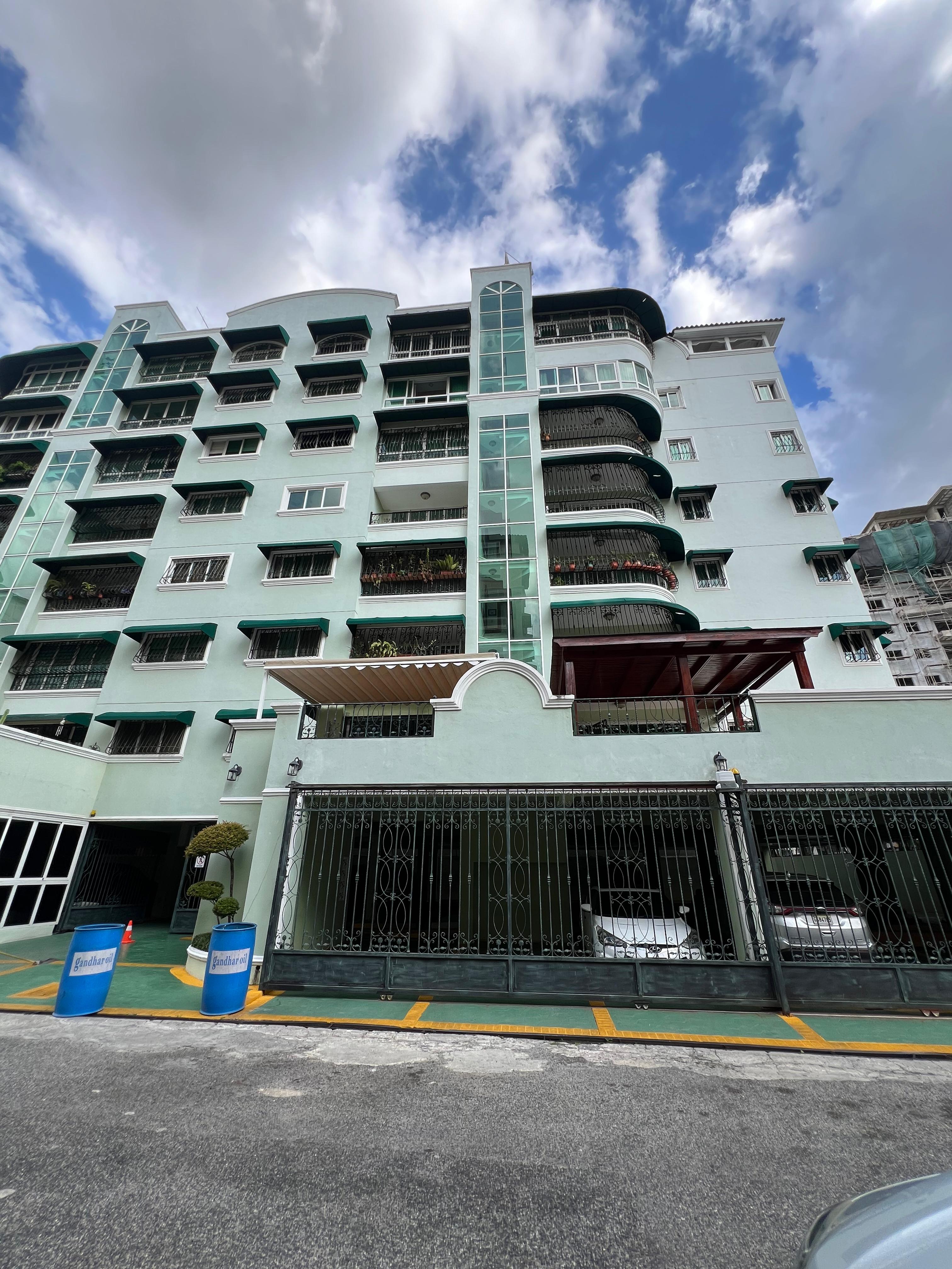 Apartamento en alquiler en Evaristo Morales 2 hab Foto 7298004-8.jpg