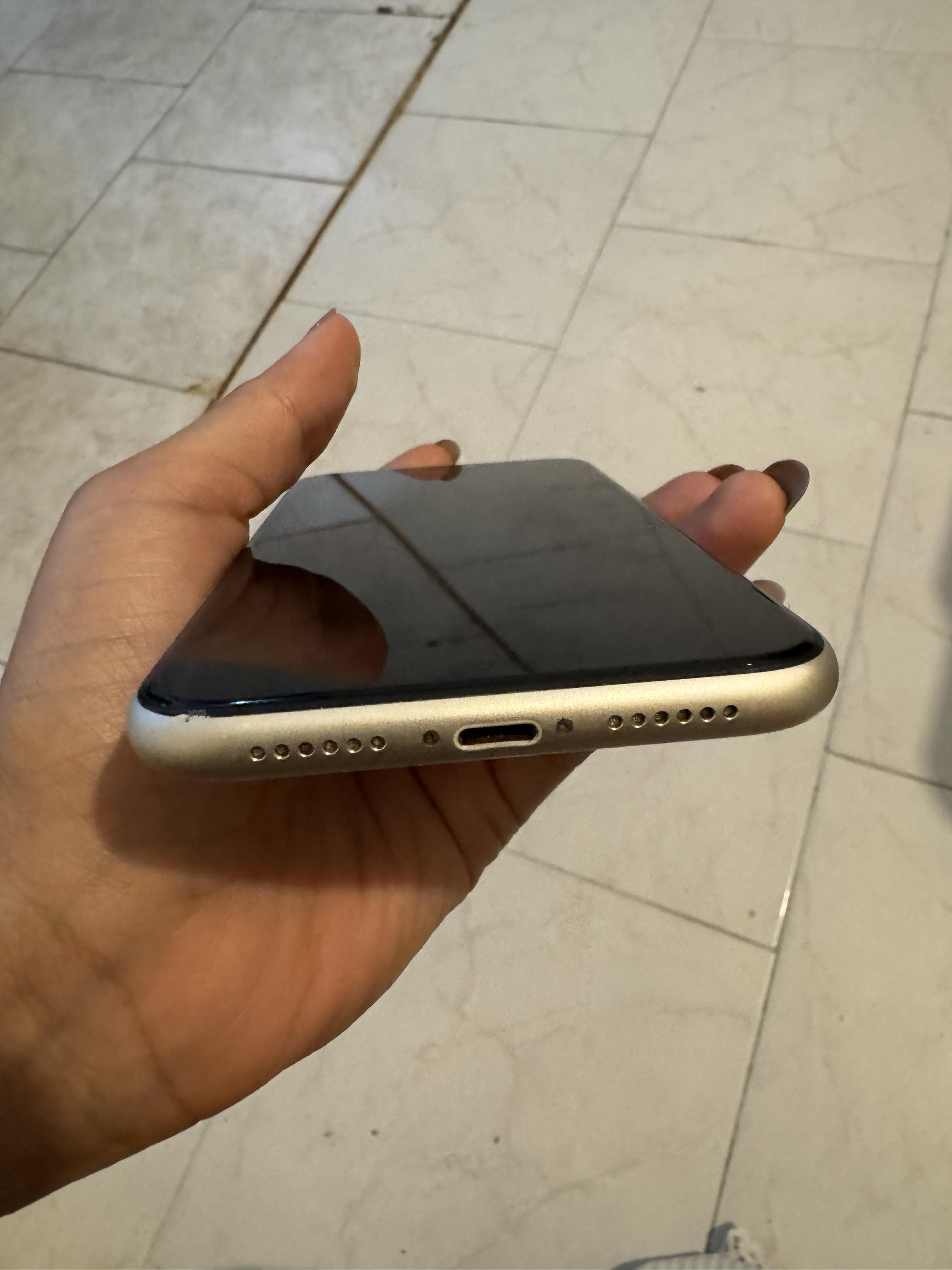IPhone 11 Blanco Foto 7298724-6.jpg