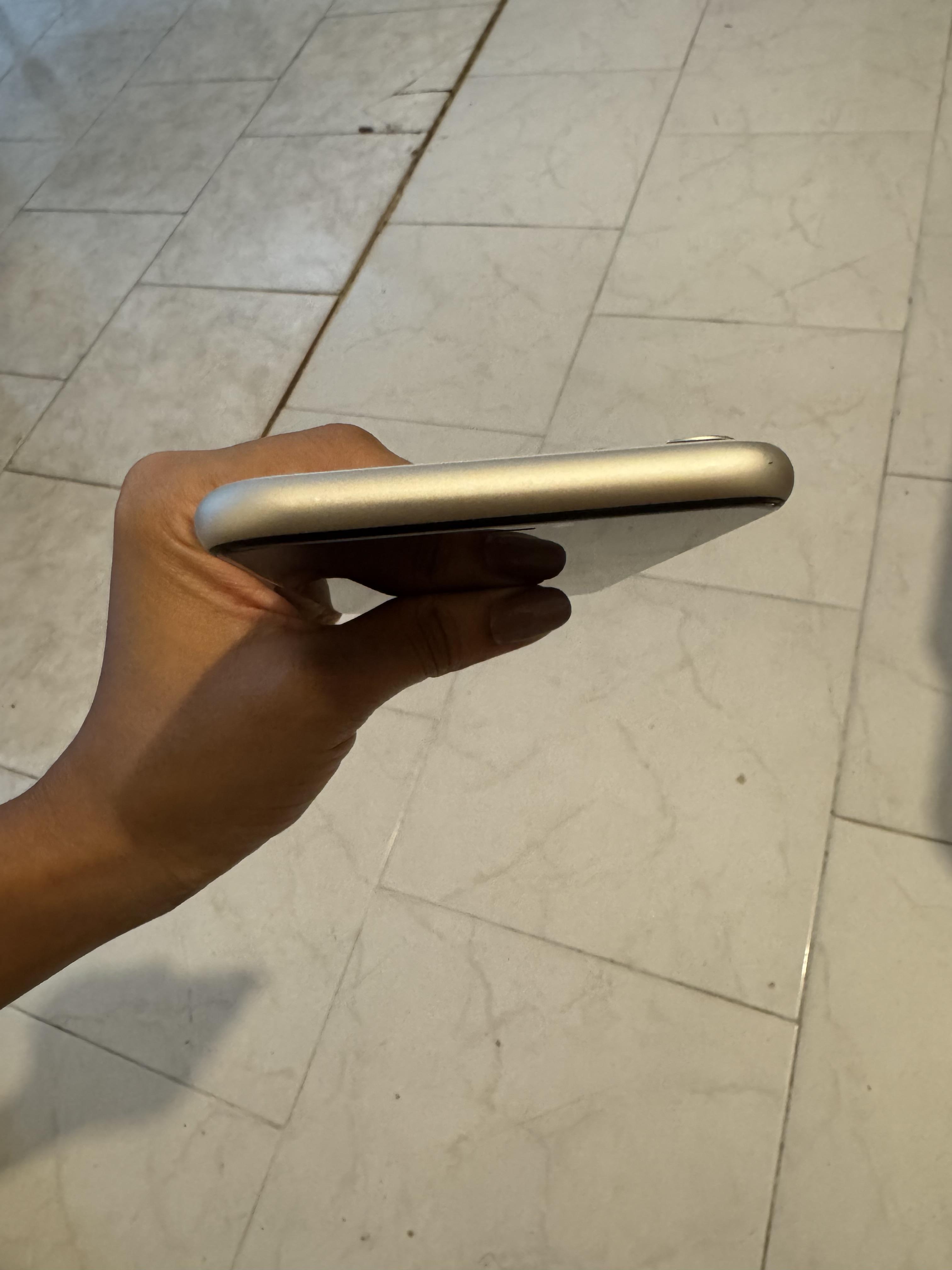 IPhone 11 Blanco Foto 7298724-7.jpg