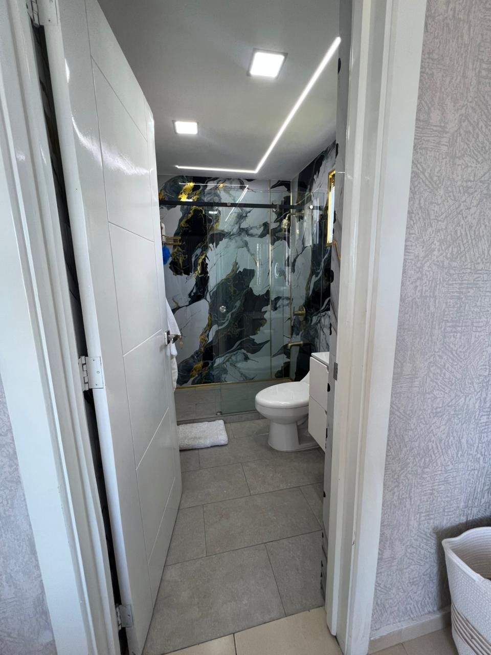 Vendo hermoso apartamento remodelado ubicado en Juan Dolió Foto 7299375-9.jpg