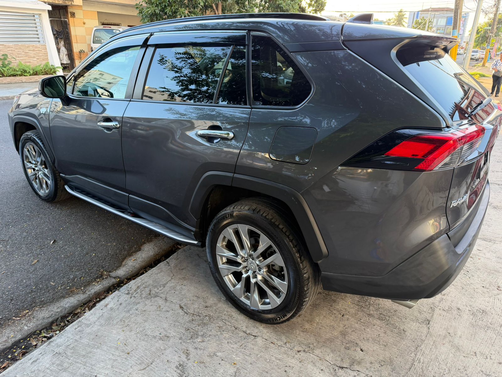 toyota rav4 2021 Foto 7300100-11.jpg