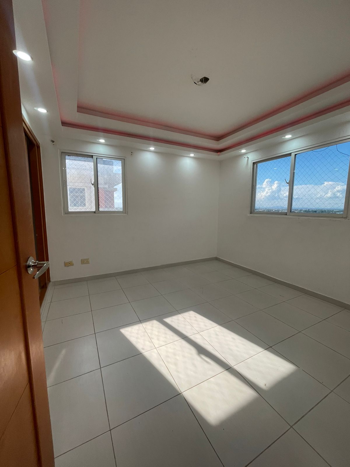 Apartamento en Venta en la Av. Charles de Gaulle. Foto 7300926-1.jpg