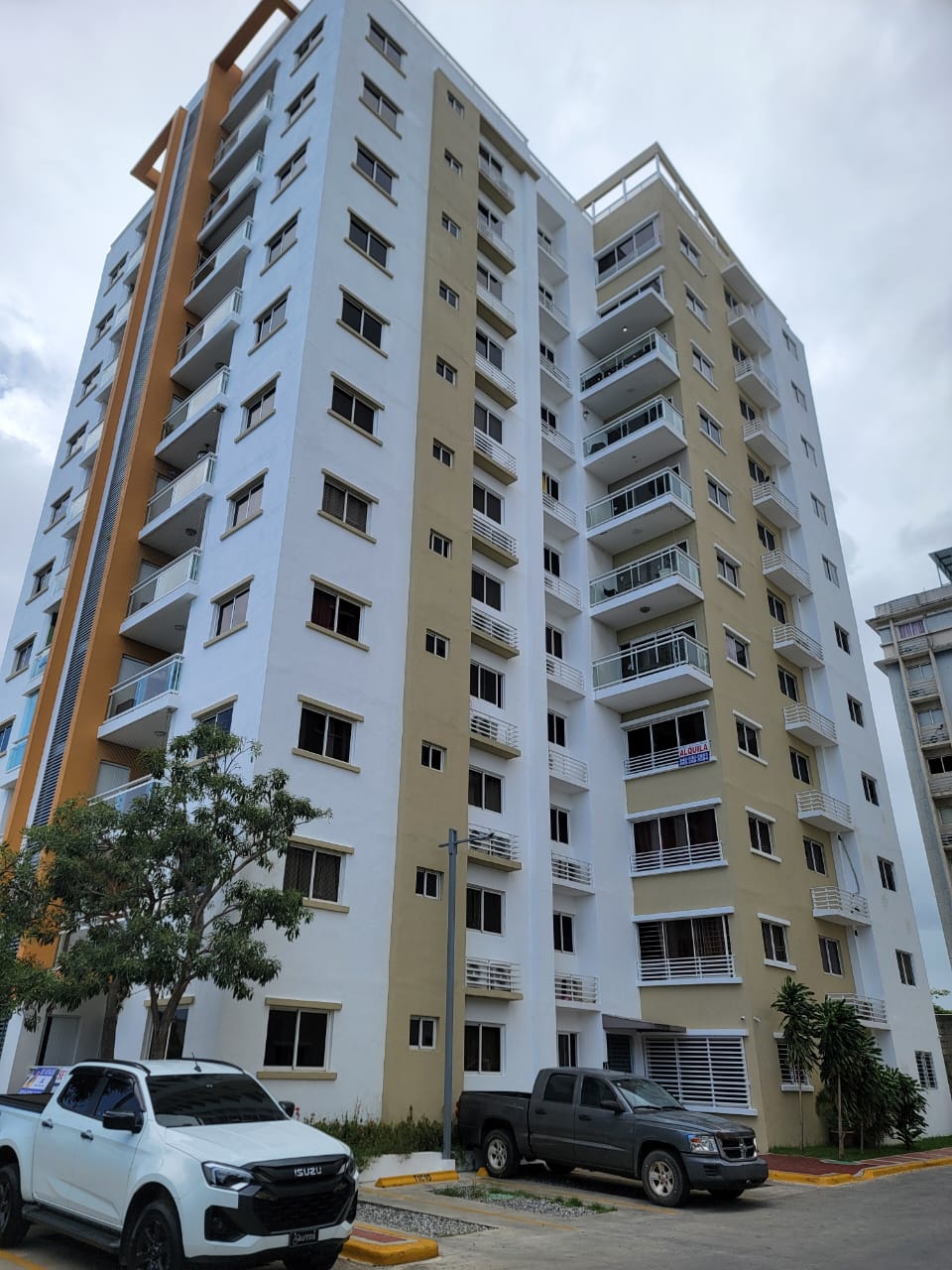 RENTO CONFORTABLE APART EN TORRE STO. DGO. ESTE. PISCINA Y AREAS SOCIA Foto 7302309-1.jpg