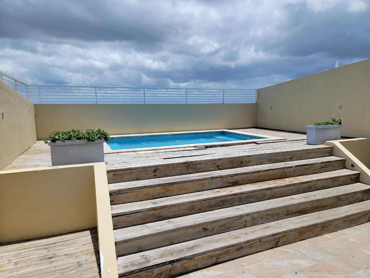 RENTO CONFORTABLE APART EN TORRE STO. DGO. ESTE. PISCINA Y AREAS SOCIA Foto 7302309-10.jpg