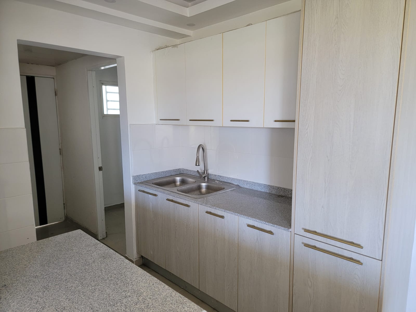 RENTO CONFORTABLE APART EN TORRE STO. DGO. ESTE. PISCINA Y AREAS SOCIA Foto 7302309-3.jpg