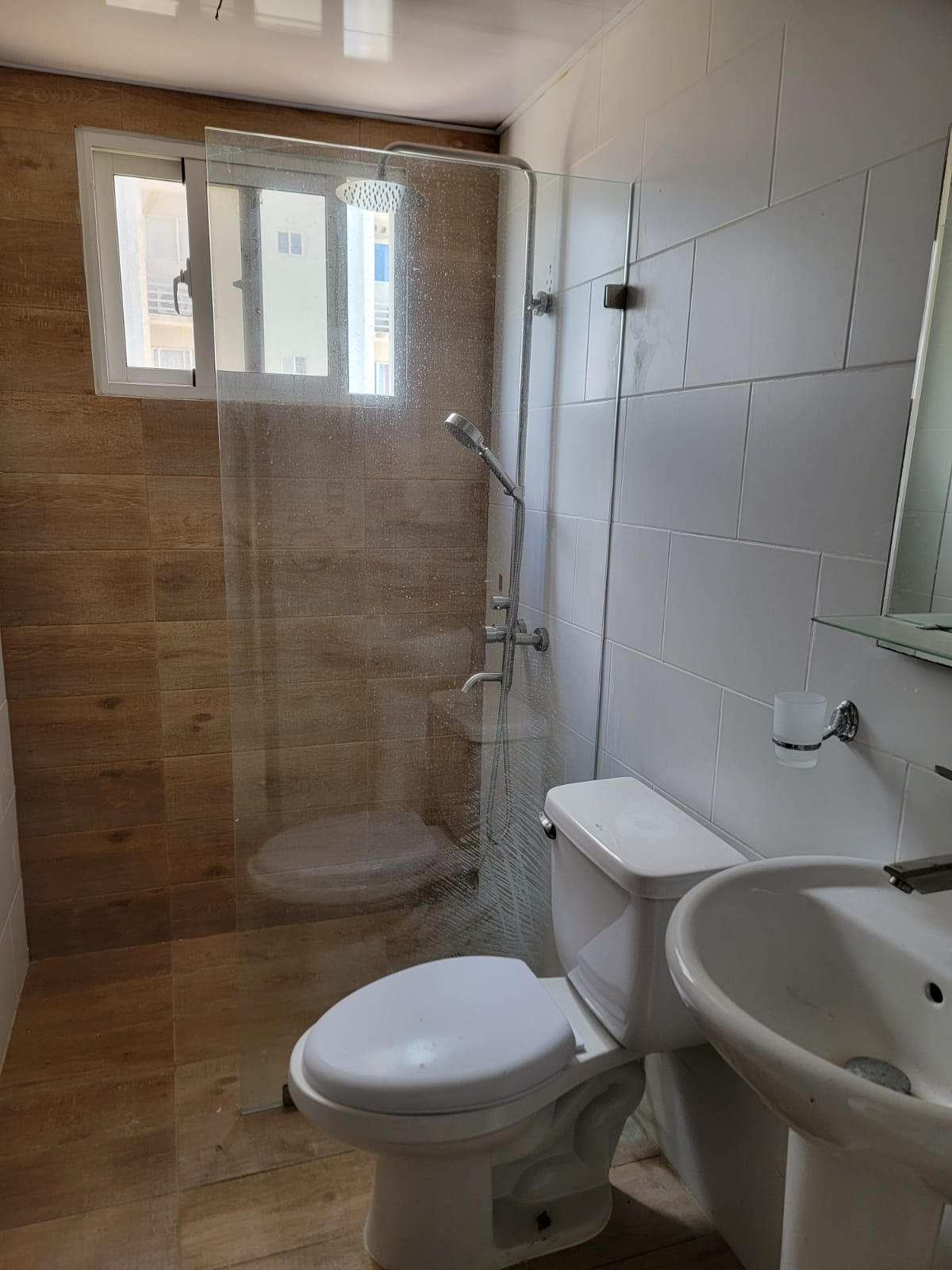 RENTO CONFORTABLE APART EN TORRE STO. DGO. ESTE. PISCINA Y AREAS SOCIA Foto 7302309-7.jpg