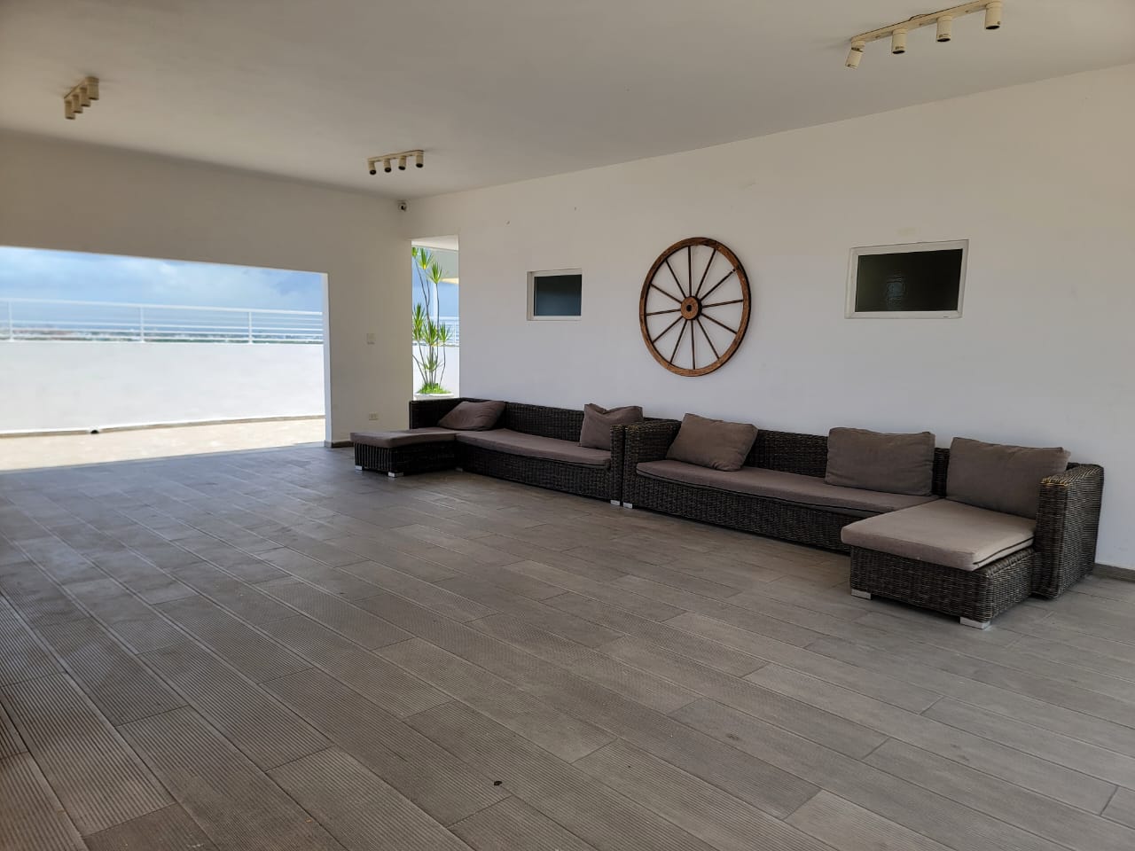RENTO CONFORTABLE APART EN TORRE STO. DGO. ESTE. PISCINA Y AREAS SOCIA Foto 7302309-9.jpg