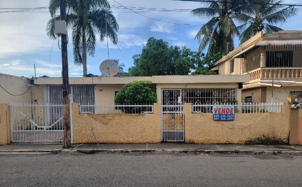 VENDO CASA EN ISSFAPOL STO. DGO. ESTE. PROXIMO A LA CHARLES DE GAULLE Foto 7302311-1.jpg