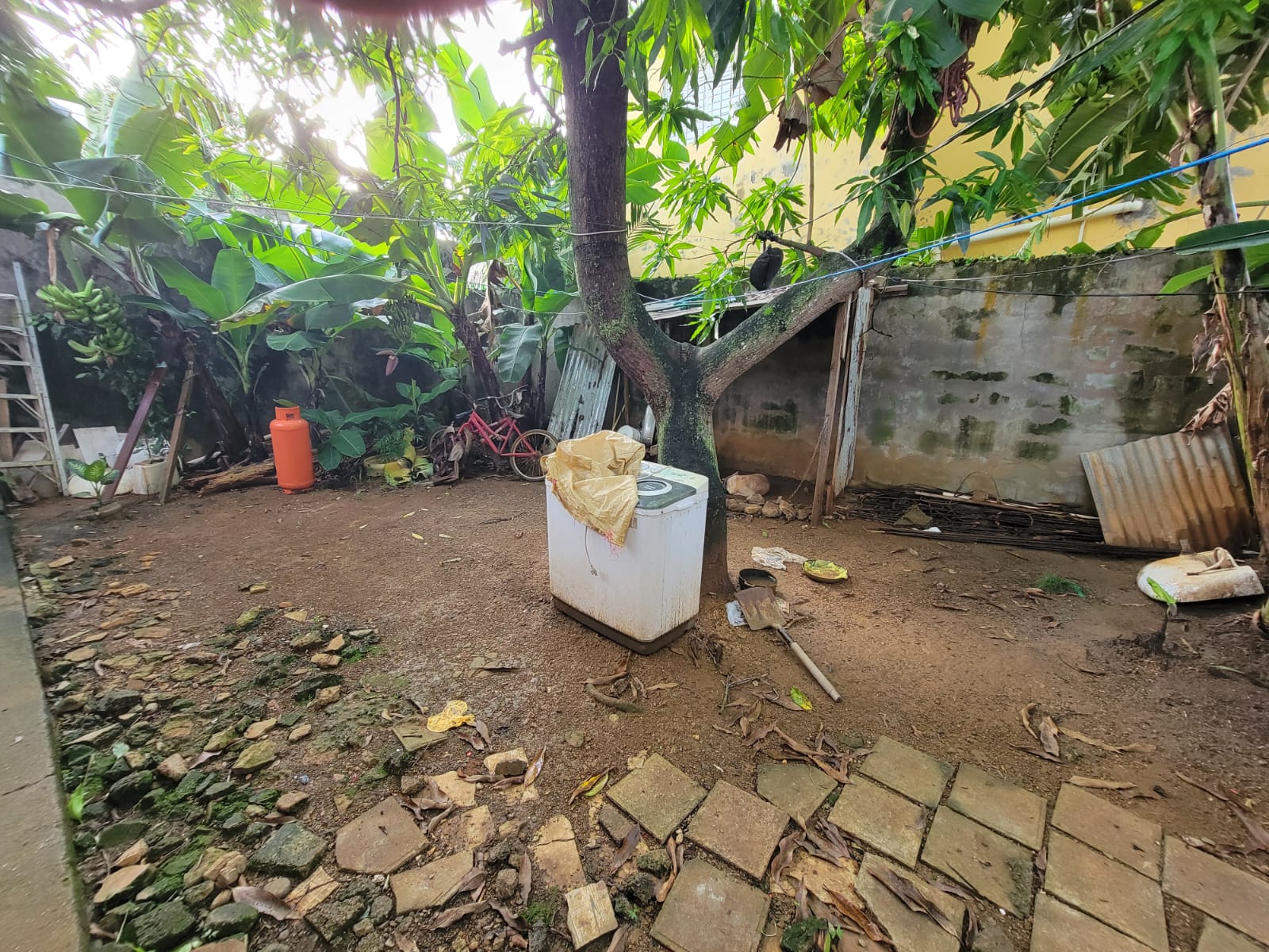 VENDO CASA EN ISSFAPOL STO. DGO. ESTE. PROXIMO A LA CHARLES DE GAULLE Foto 7302311-11.jpg