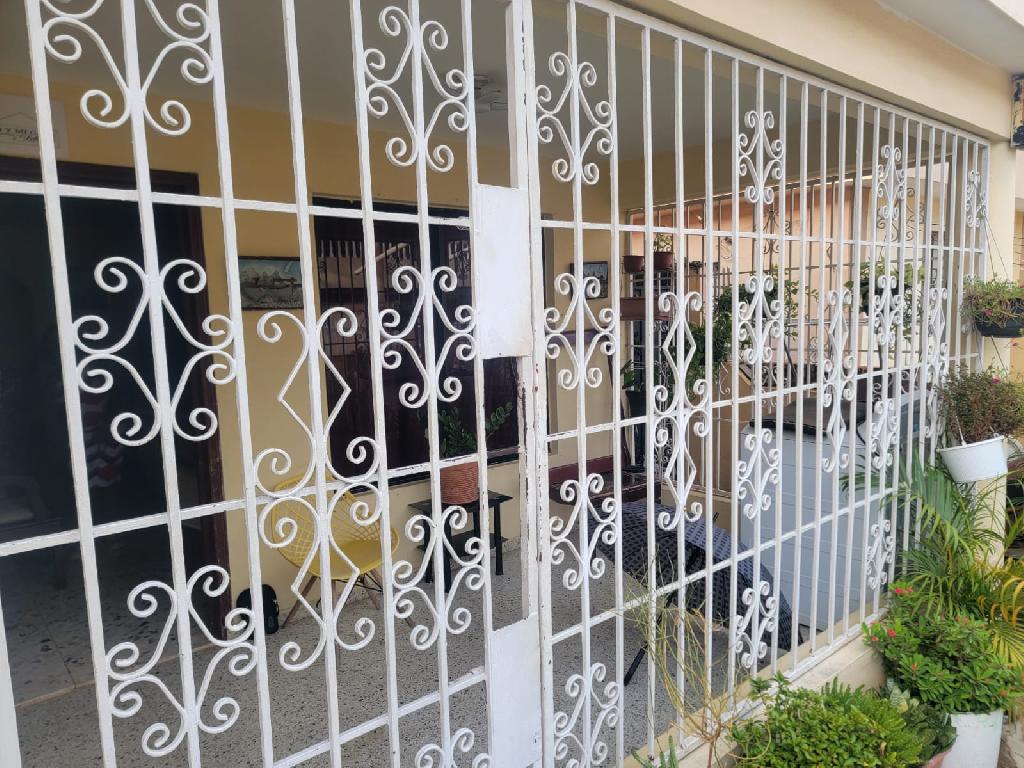 VENDO CASA EN ISSFAPOL STO. DGO. ESTE. PROXIMO A LA CHARLES DE GAULLE Foto 7302311-2.jpg
