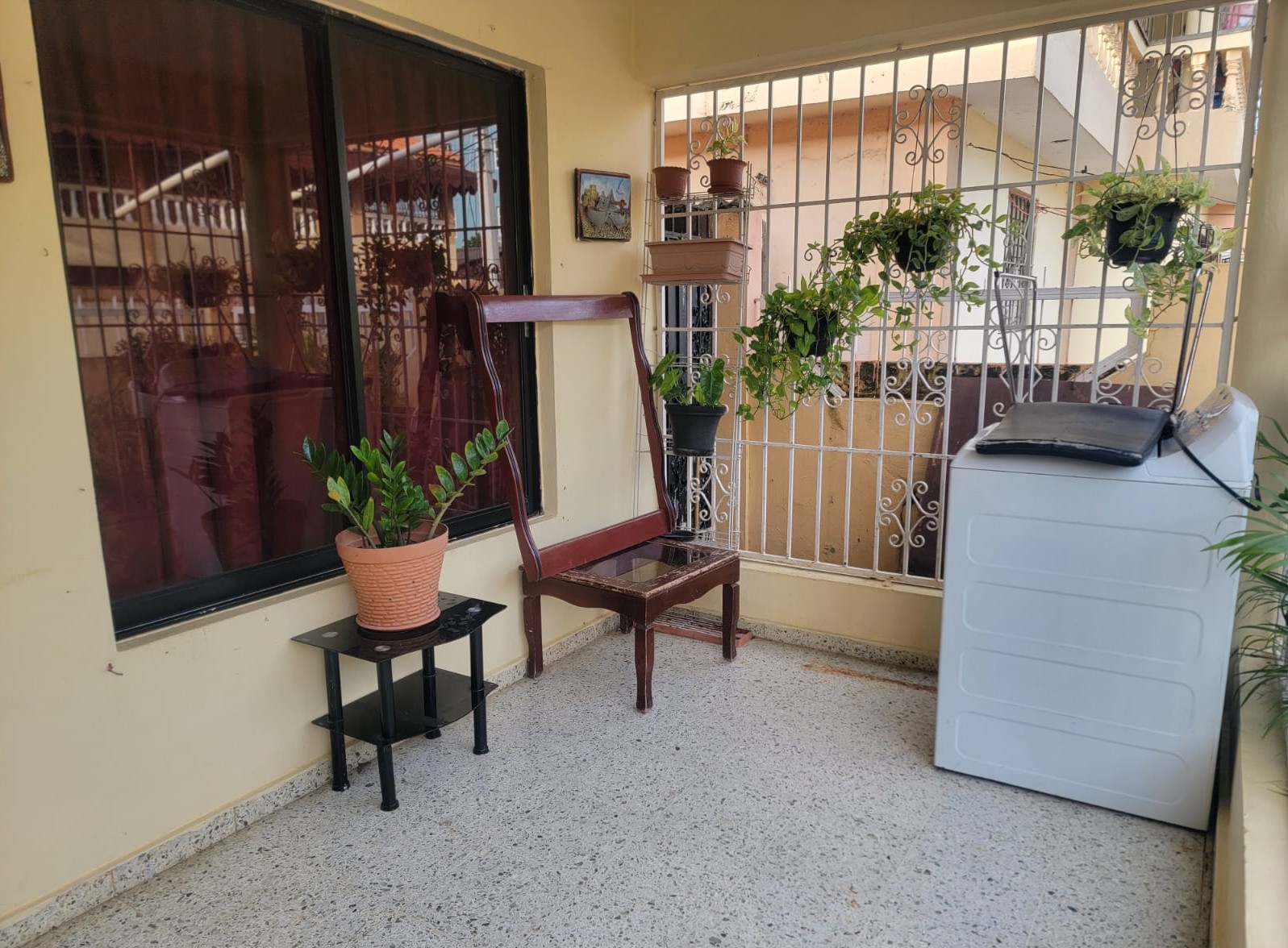 VENDO CASA EN ISSFAPOL STO. DGO. ESTE. PROXIMO A LA CHARLES DE GAULLE Foto 7302311-4.jpg