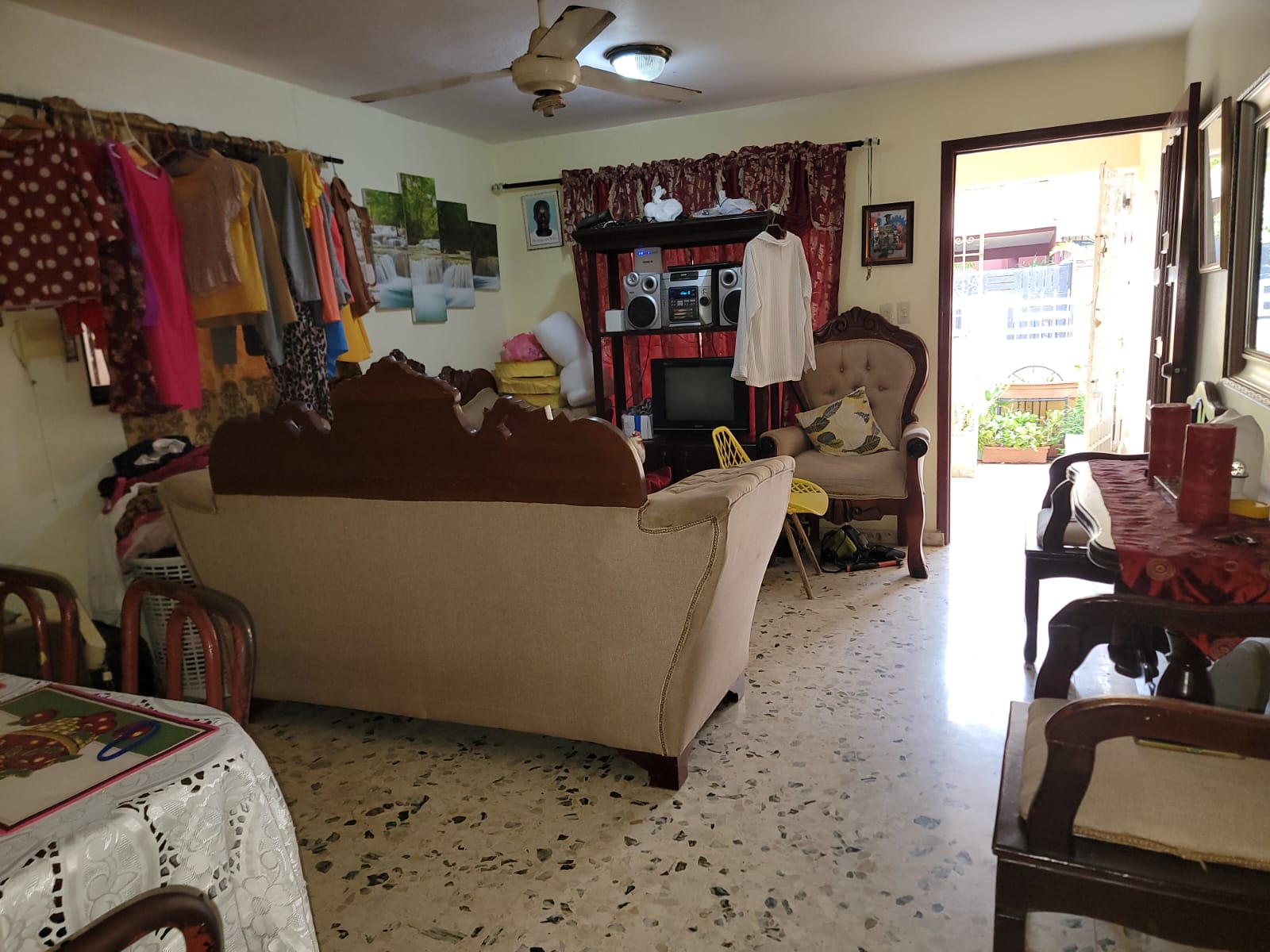 VENDO CASA EN ISSFAPOL STO. DGO. ESTE. PROXIMO A LA CHARLES DE GAULLE Foto 7302311-6.jpg