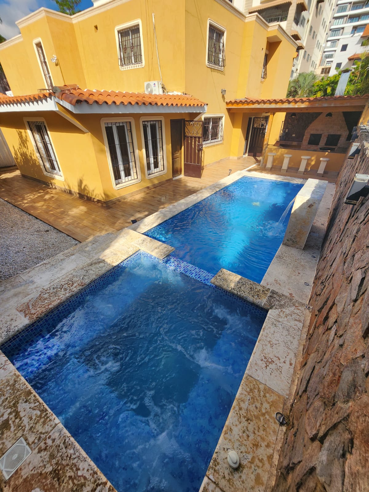 Residencia Exclusiva En Venta Bella Vista A Pocos Metros De Bella Vist Foto 7302479-5.jpg