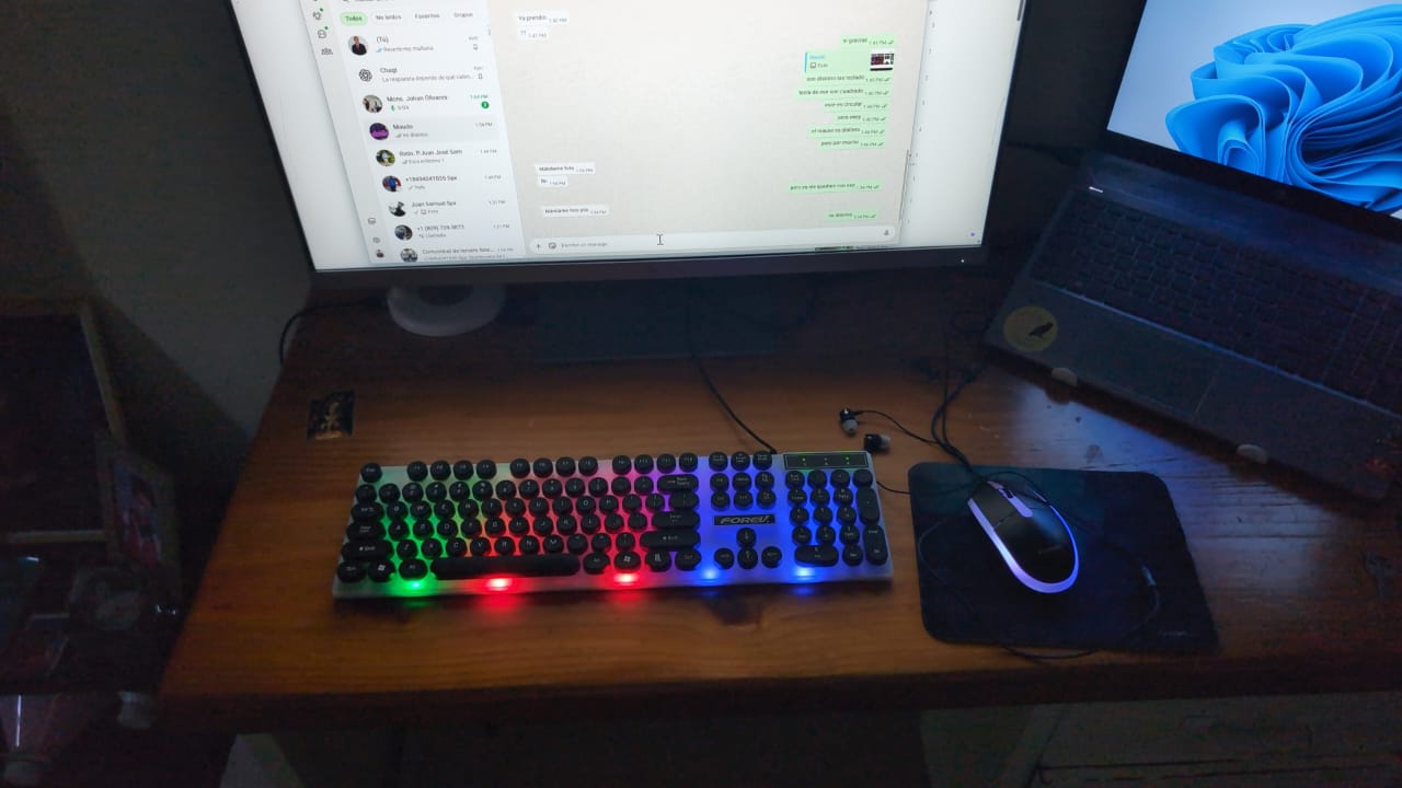 Teclado y mause gamer  Foto 7302621-1.jpg