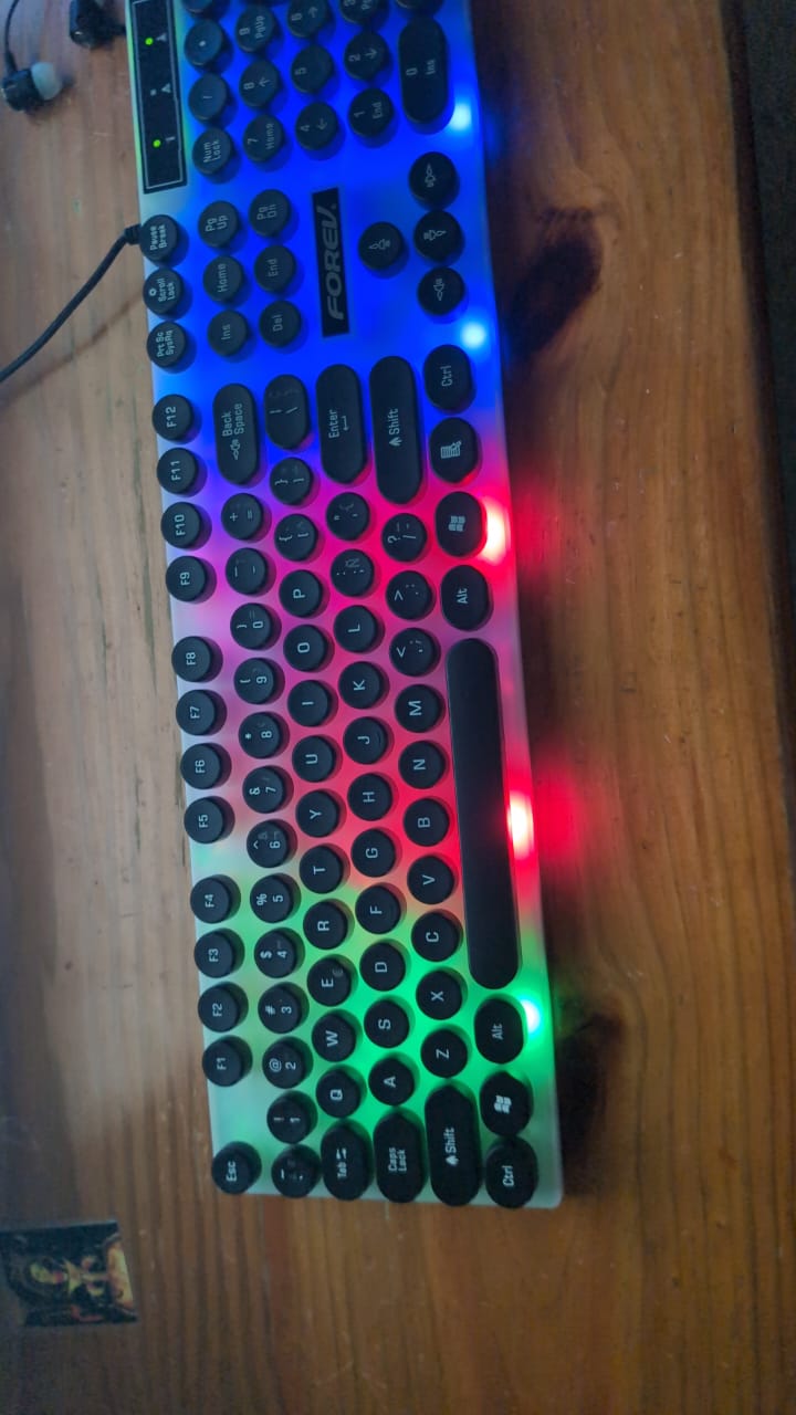 Teclado y mause gamer  Foto 7302621-2.jpg