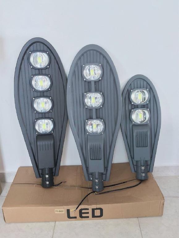 Lámpara LED tipo cobra  Foto 7302758-1.jpg