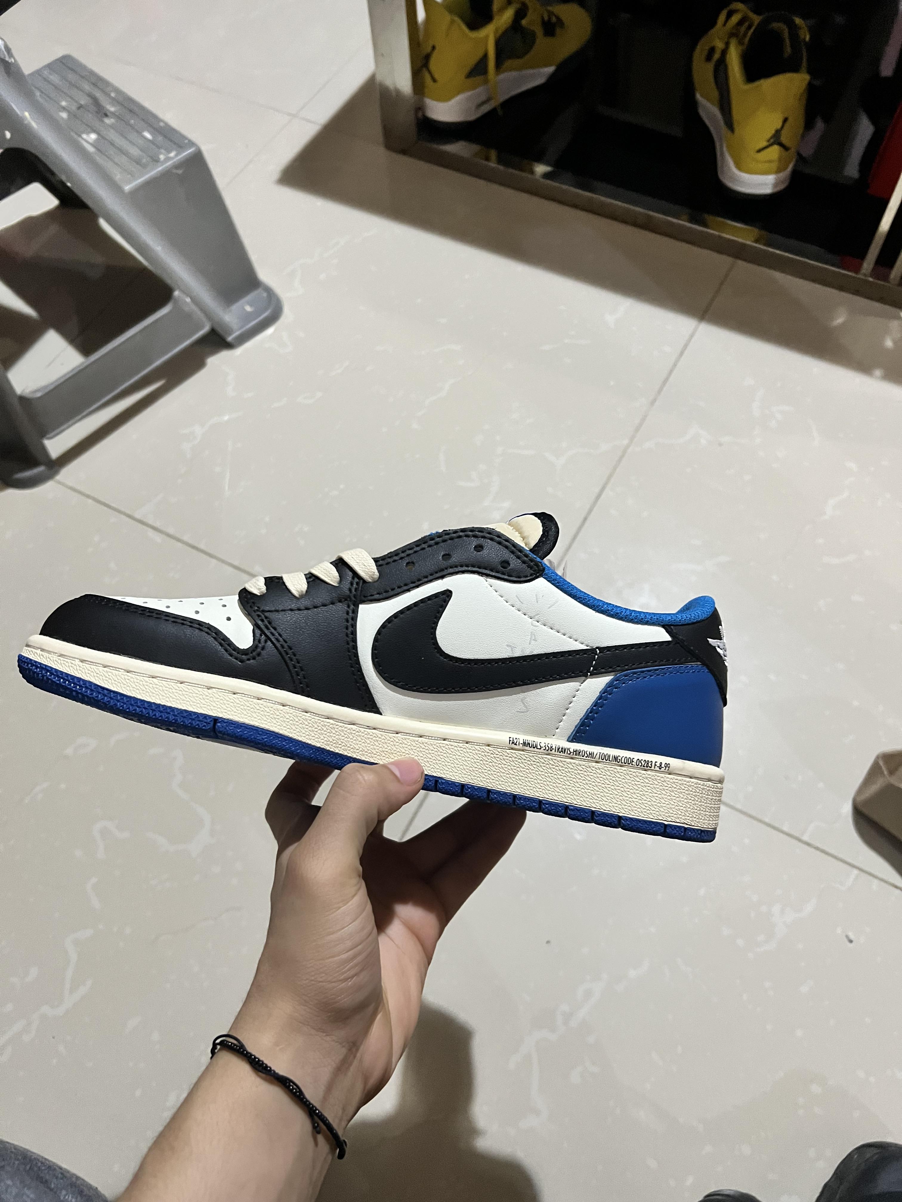 Nike 1 Travis Scott Foto 7302814-2.jpg