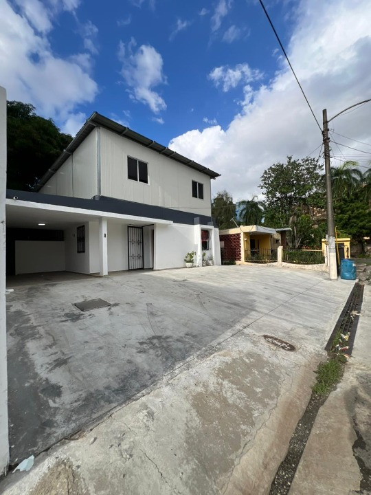 En Alquiler Local Comercial de 325 Mt2 en Mirador Sur Foto 7303488-1.jpg
