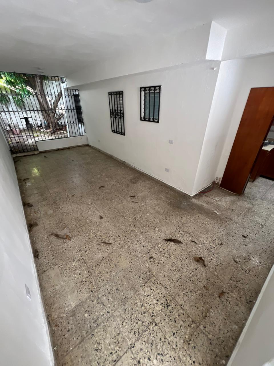 En Alquiler Local Comercial de 325 Mt2 en Mirador Sur Foto 7303488-10.jpg