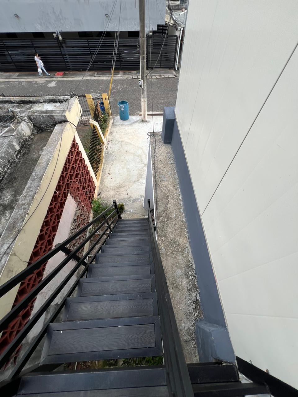 En Alquiler Local Comercial de 325 Mt2 en Mirador Sur Foto 7303488-15.jpg