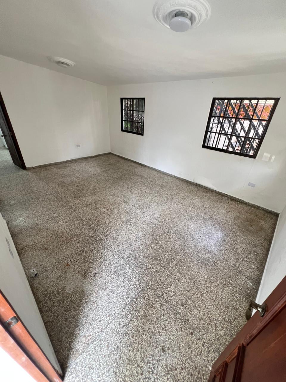 En Alquiler Local Comercial de 325 Mt2 en Mirador Sur Foto 7303488-3.jpg