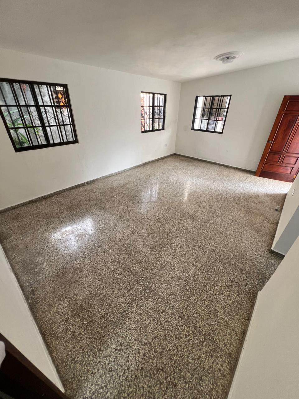 En Alquiler Local Comercial de 325 Mt2 en Mirador Sur Foto 7303488-9.jpg