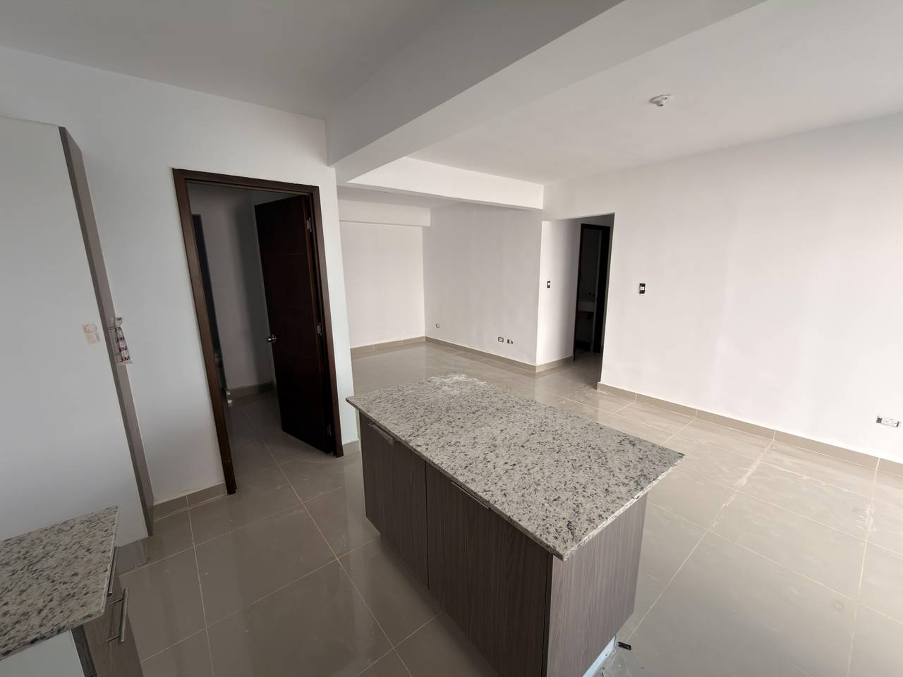 Apartamentos de tres habitaciones en la Avenida Jacobo Majluta Foto 7303506-5.jpg
