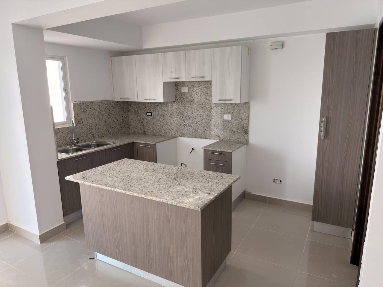 Apartamentos de tres habitaciones en la Avenida Jacobo Majluta Foto 7303506-6.jpg