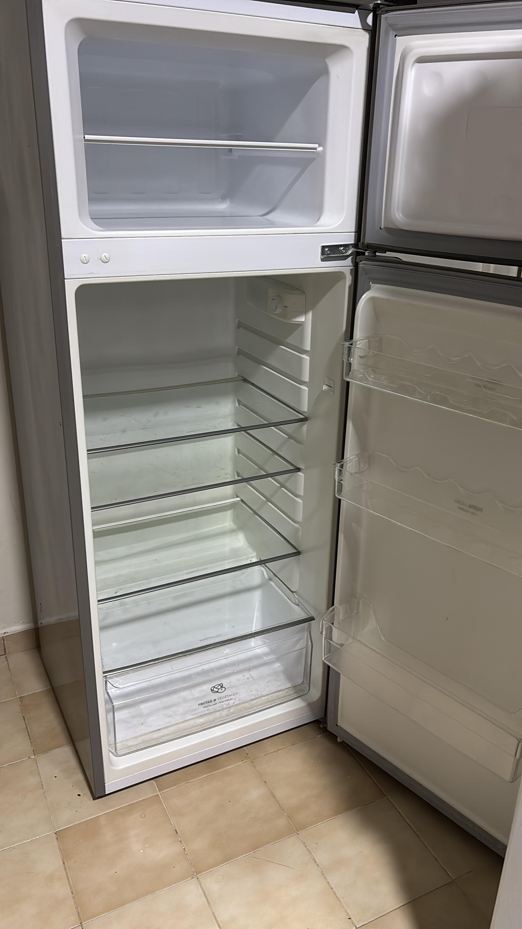 Nevera Frigidaire 55” de alto Foto 7303693-2.jpg