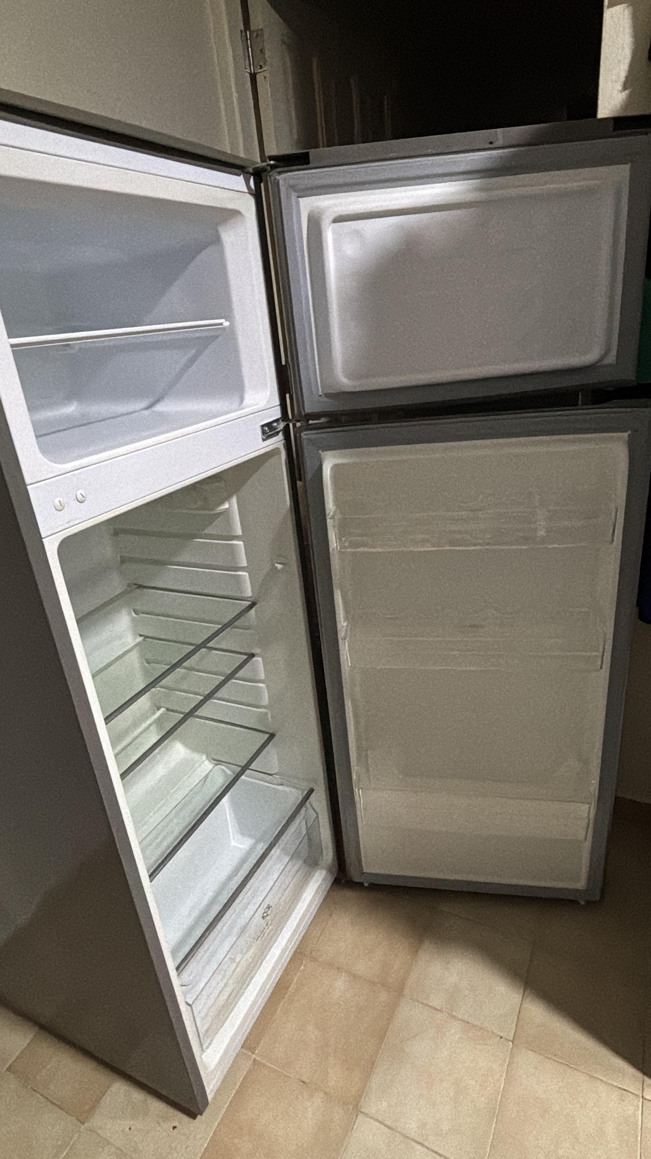 Nevera Frigidaire 55” de alto Foto 7303693-3.jpg