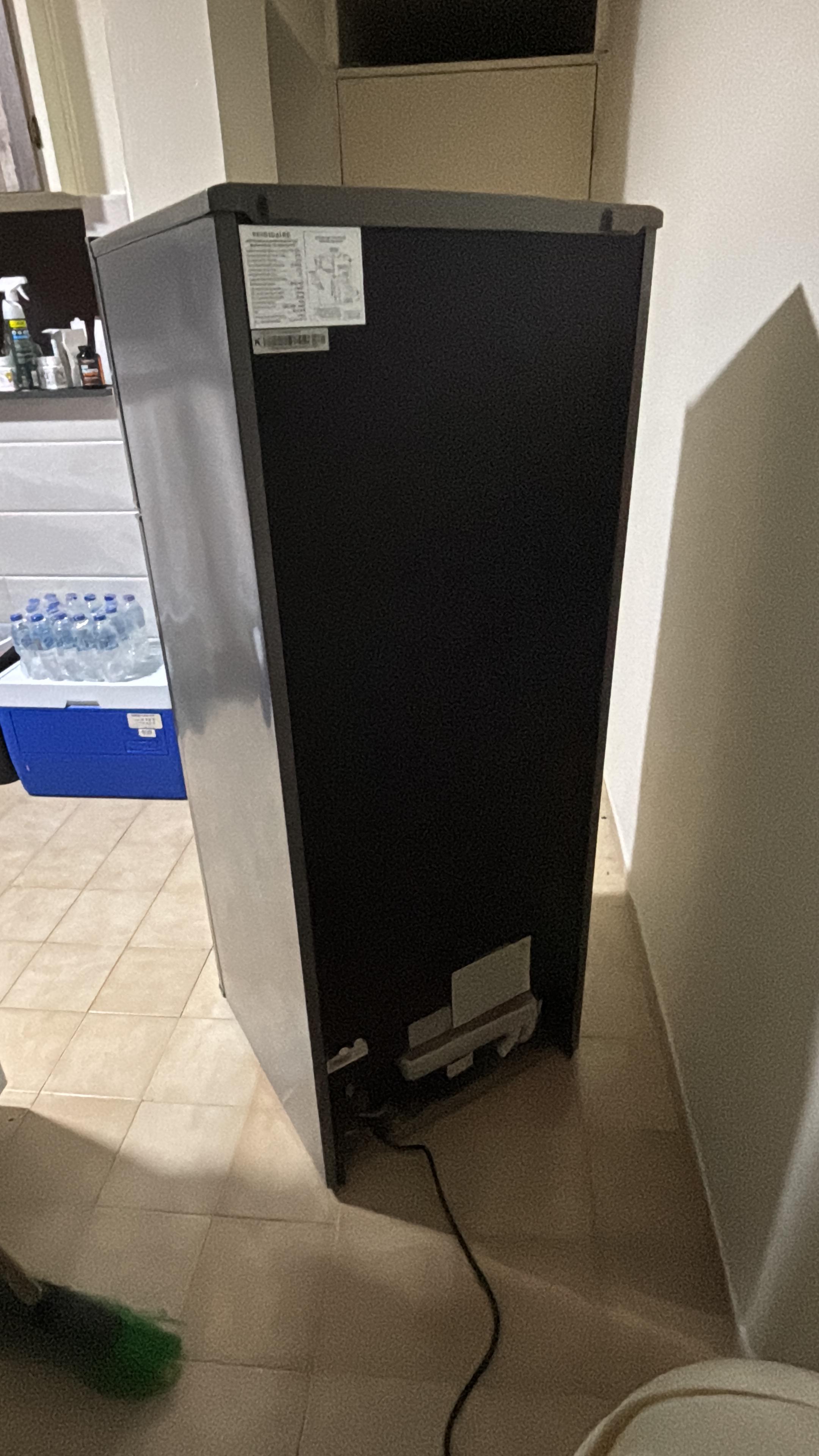 Nevera Frigidaire 55” de alto Foto 7303693-5.jpg