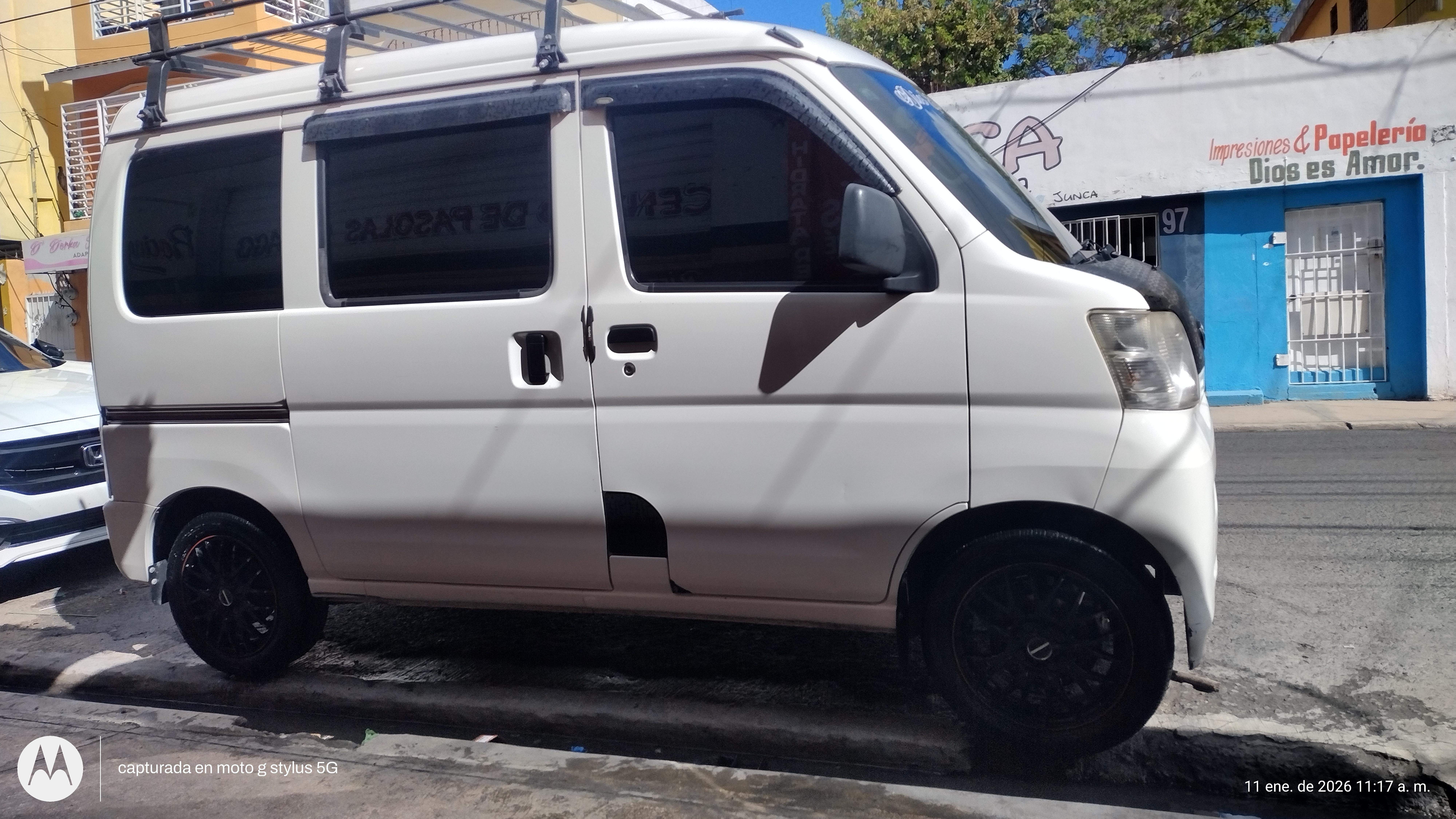 Toyota pixis van en La Romana Foto 7303992-3.jpg