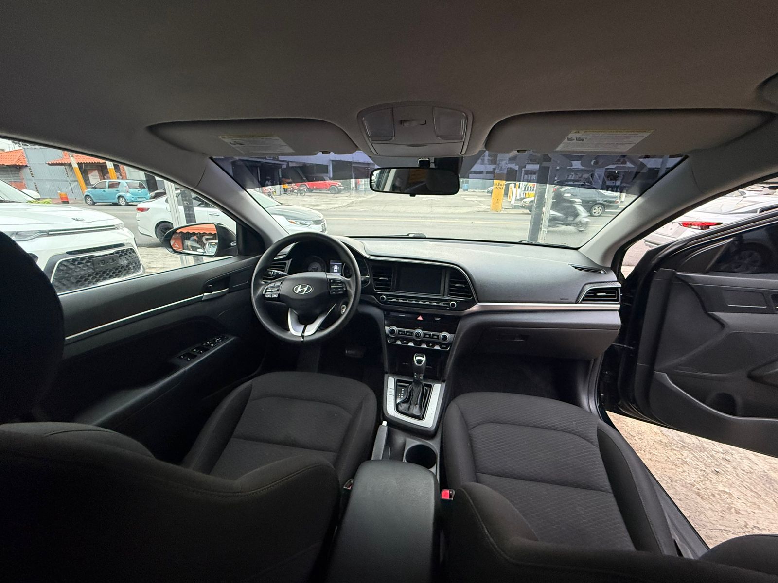 HYUNDAI ELANTRA LIMITED 2020 Foto 7304141-6.jpg