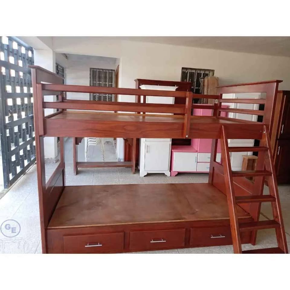 Camarote infantil en madera con escalera  Foto 7304164-2.jpg