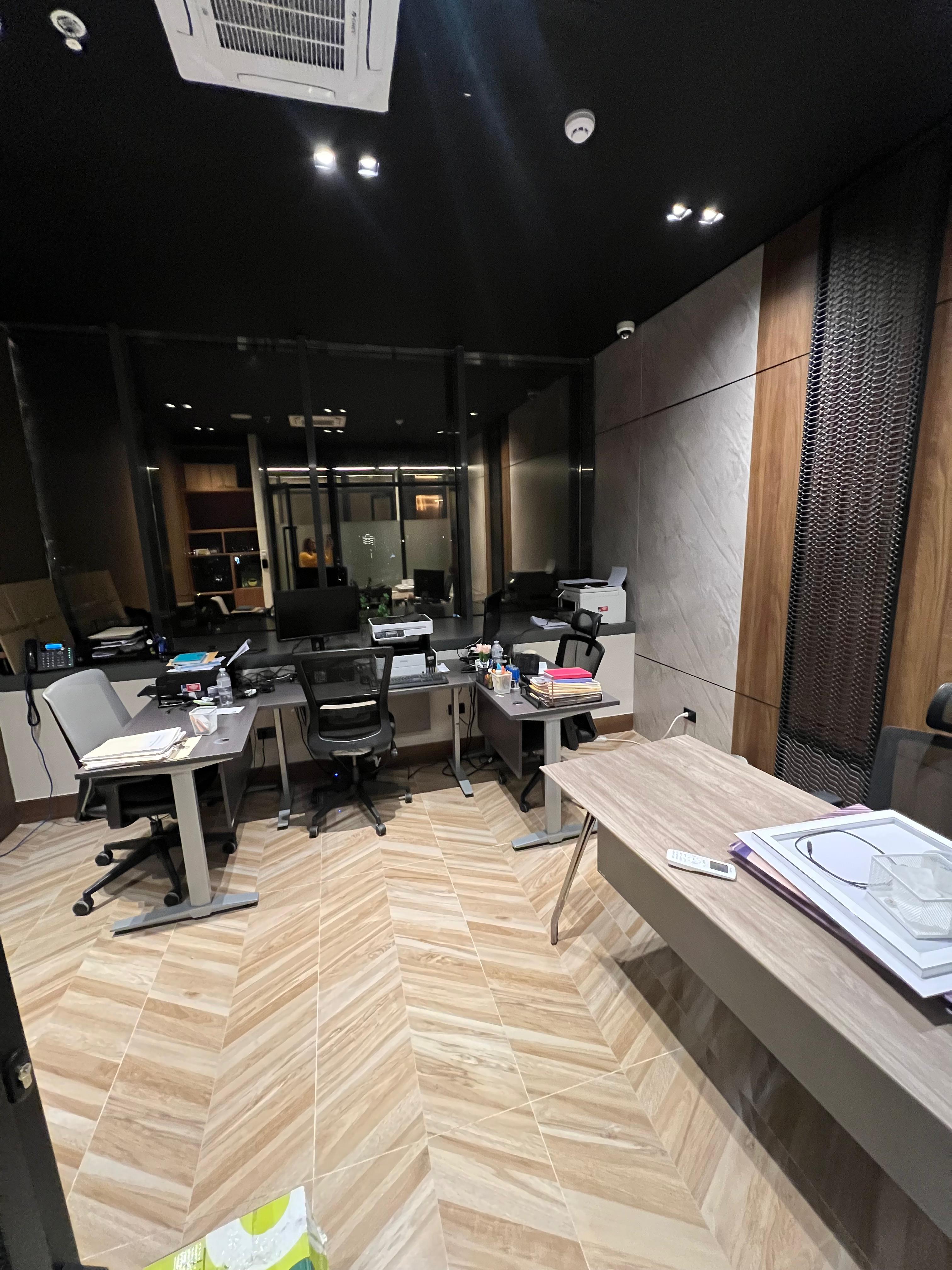 Venta de Oficina ejecutiva en moderna Torre en Piantini. Foto 7304192-6.jpg