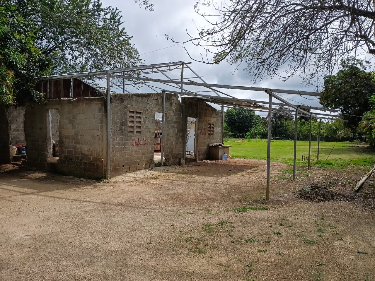 Finca de 21 tareas recreativas y agrícolas con tres naves para crianza Foto 7304236-9.jpg