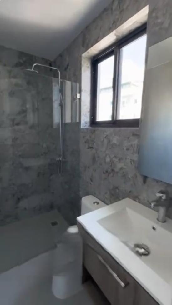 Amplio Apartamento en Renta en Evaristo Morales Santo Domingo Foto 7304819-2.jpg