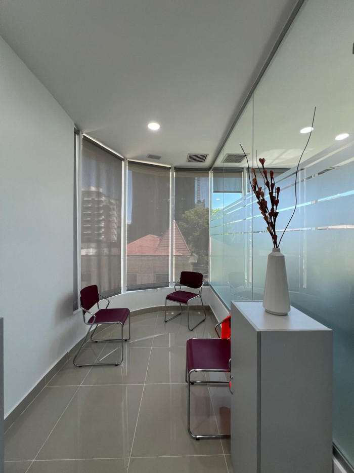 Local de Oficina Amueblado en Alquiler – Torre Empresarial Las Maripos Foto 7304841-1.jpg