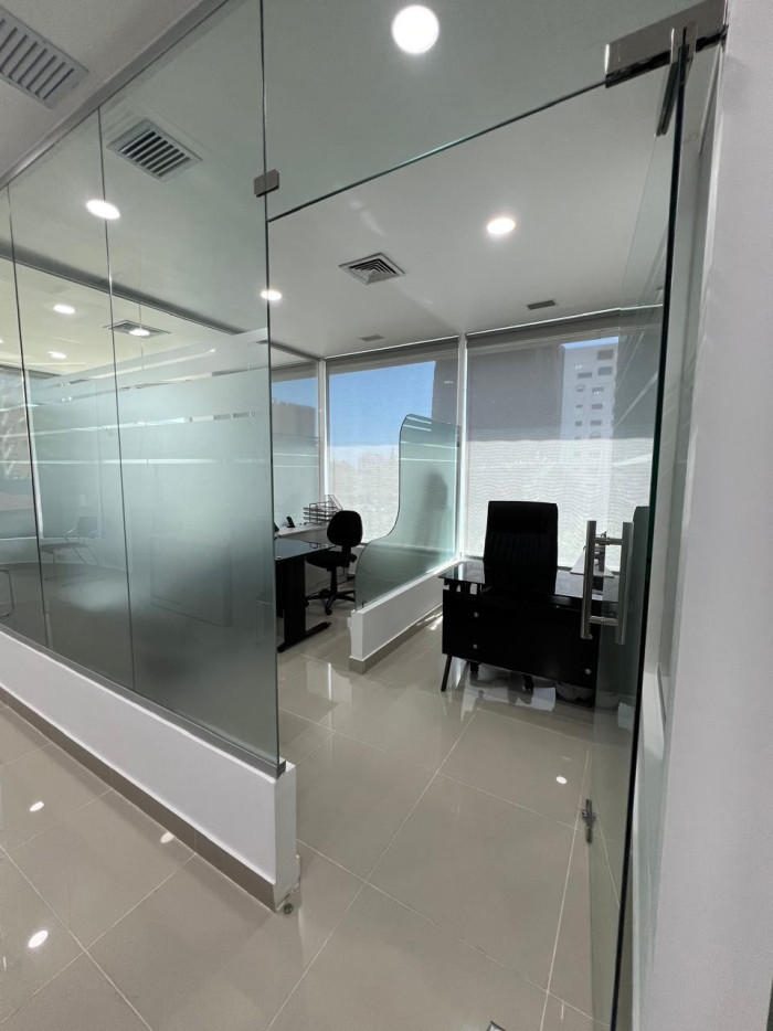 Local de Oficina Amueblado en Alquiler – Torre Empresarial Las Maripos Foto 7304841-5.jpg