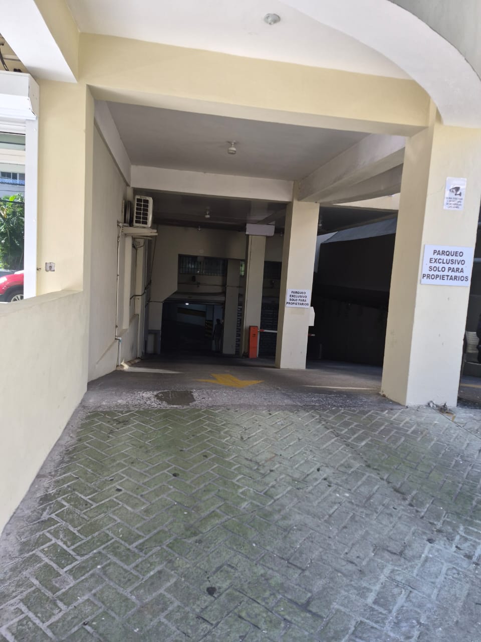 ALQUILER DE LOCAL COMERCIAL EN GAZCUE Foto 7304885-11.jpg